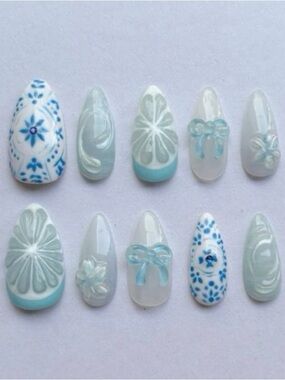 Handmade Blue & White Floral Press-On Nail Set